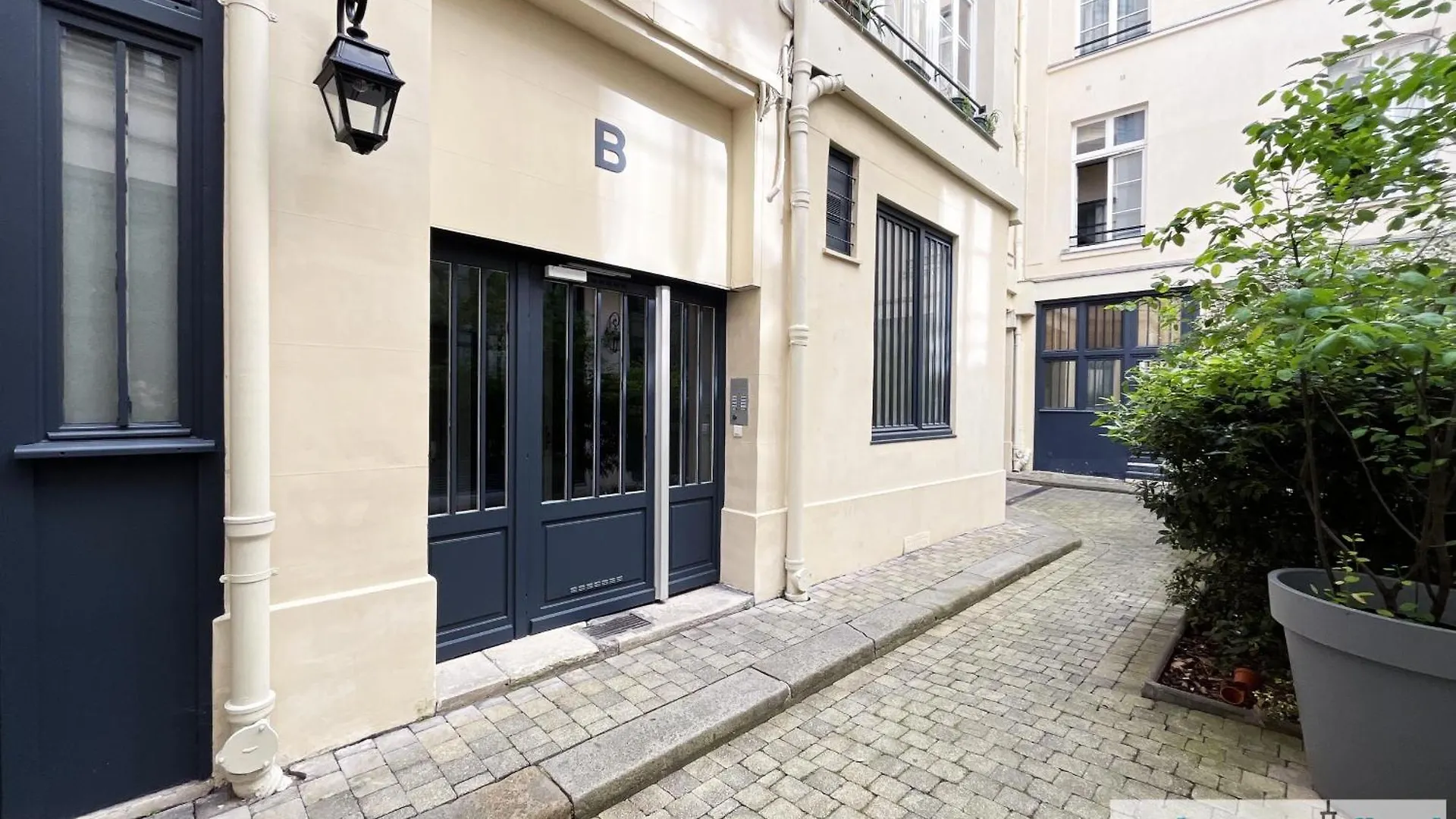 05 - Parisian Design Loft 0*, Paris France