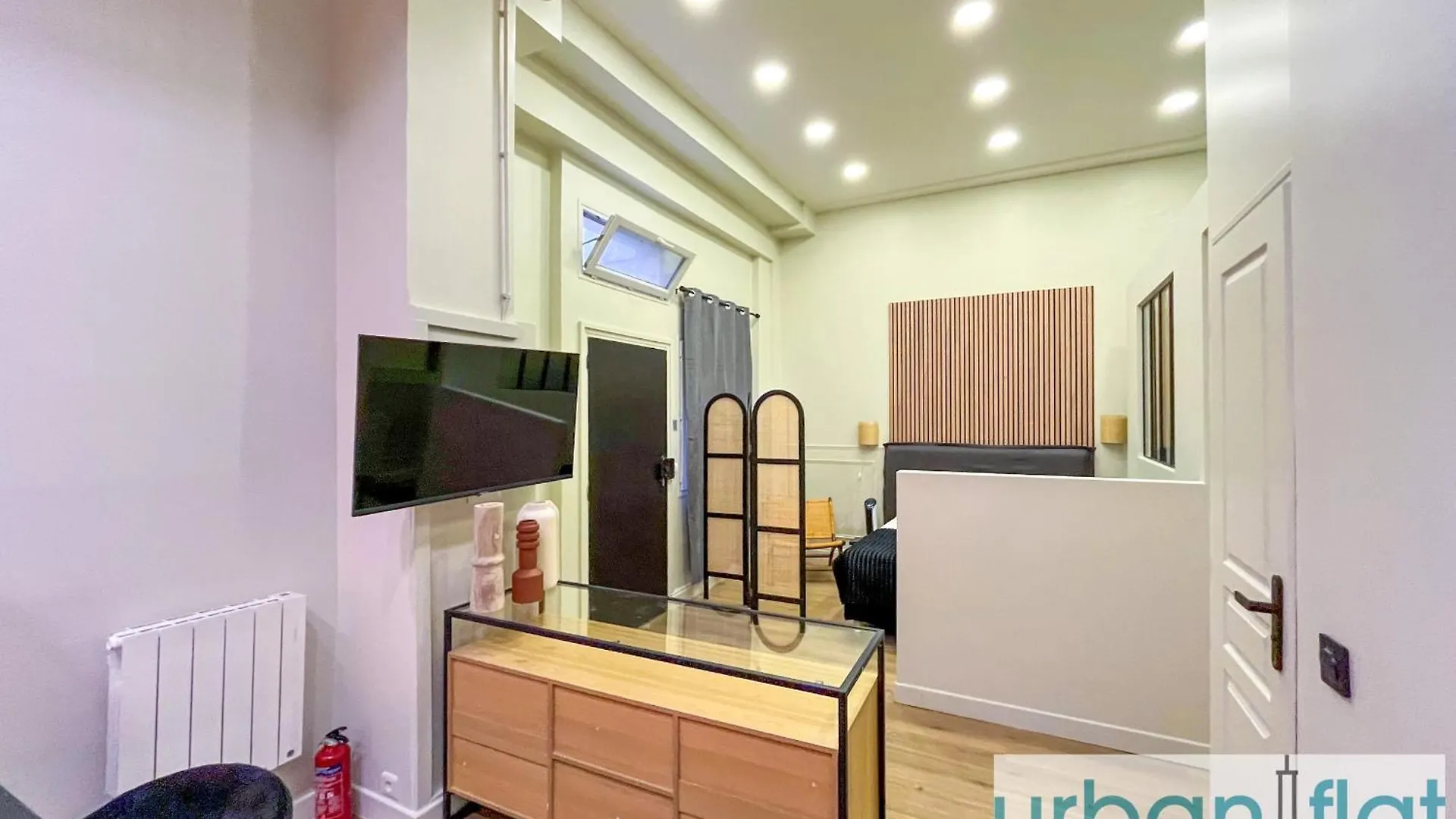 Apartment 05 - Parisian Design Loft